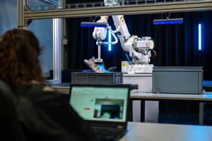 ABB and LandingAI Unleash the Power of Generative AI for Robotic Vision